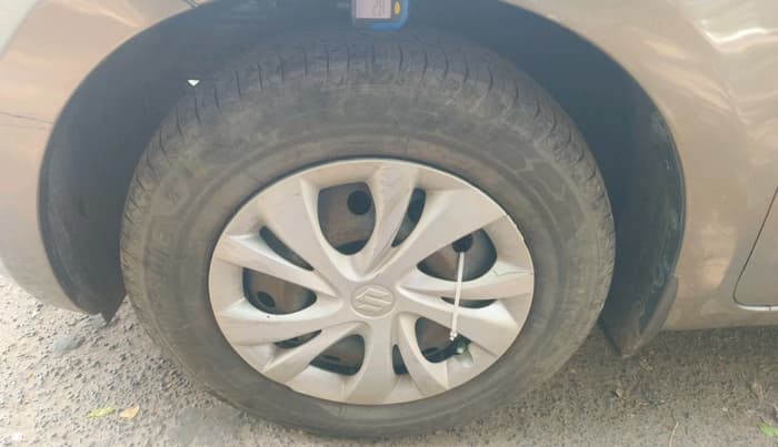 2018 Maruti Swift VXI AMT, Petrol, Automatic, 83,856 km, tyre