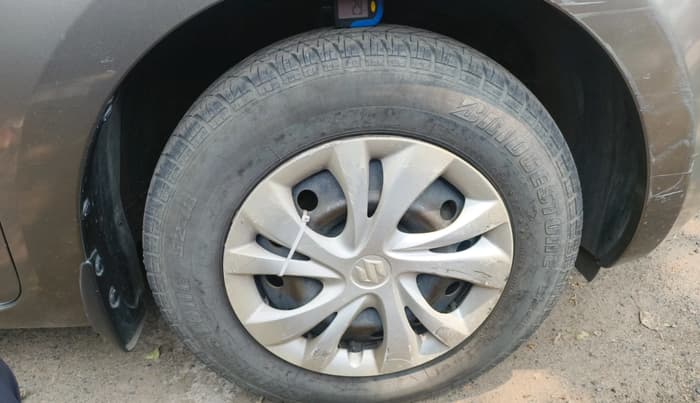 2018 Maruti Swift VXI AMT, Petrol, Automatic, 83,856 km, tyre