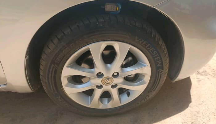 2013 Nissan Micra XV CVT, CNG, Automatic, 93,925 km, tyre