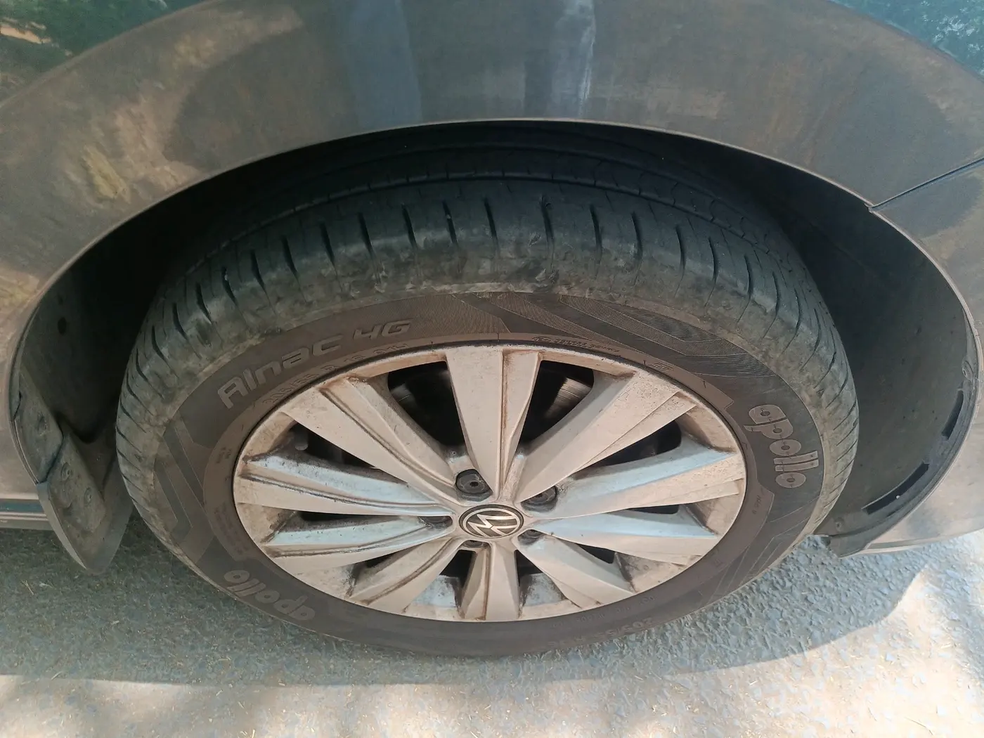 2024 Volkswagen VIRTUS HIGHLINE TSI 1.0 AT, Petrol, Automatic, 25,000 km, tyre