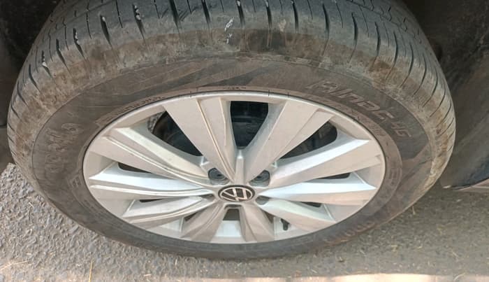 2024 Volkswagen VIRTUS HIGHLINE TSI 1.0 AT, Petrol, Automatic, 25,000 km, tyre