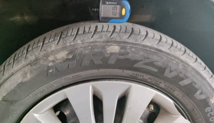 2013 Maruti Ertiga VXI, CNG, Manual, 1,40,806 km, tyre