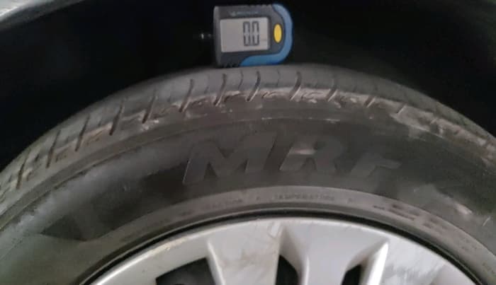 2013 Maruti Ertiga VXI, CNG, Manual, 1,40,806 km, tyre