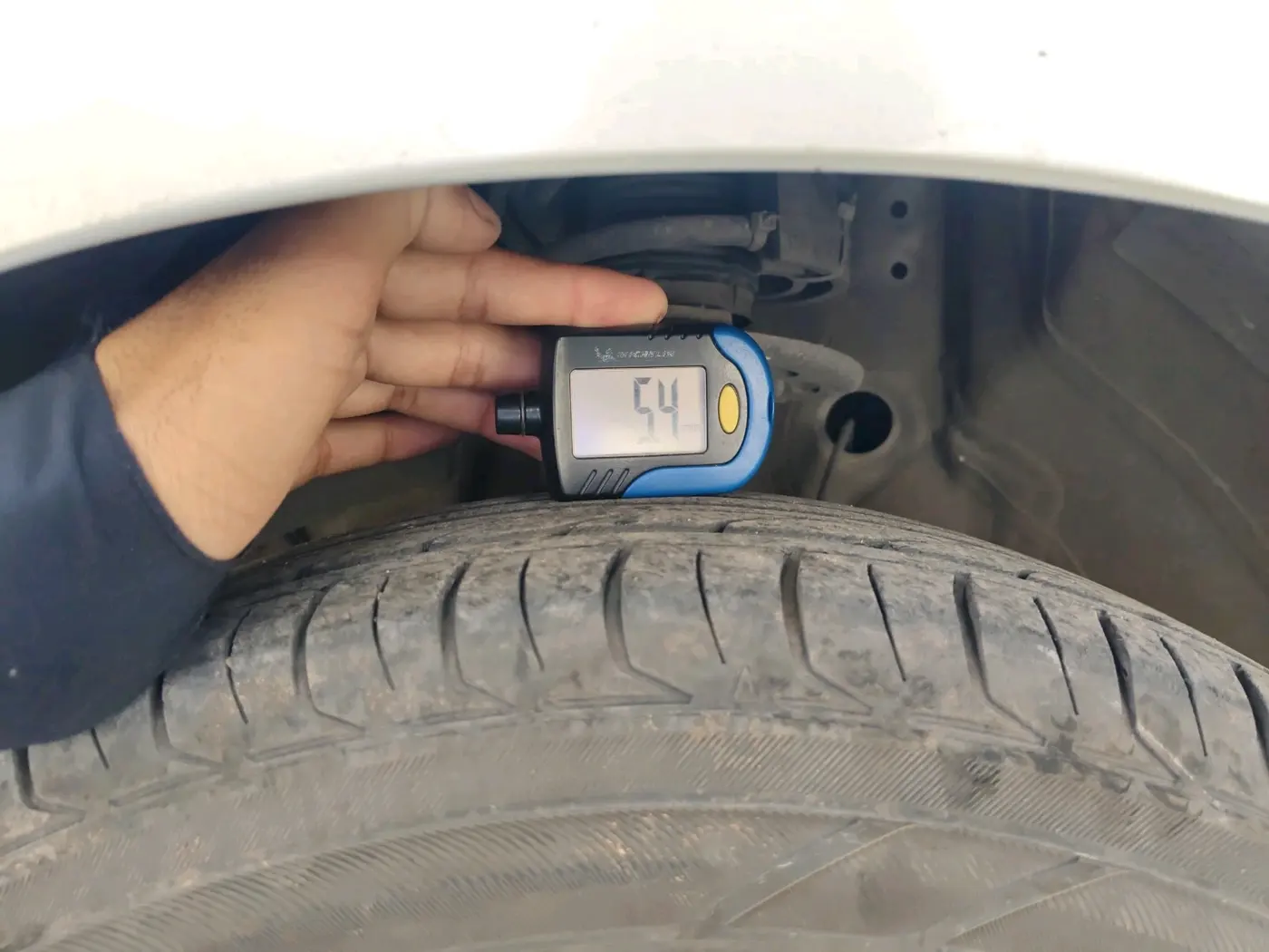 2020 Maruti Swift VXI, CNG, Manual, 1,48,736 km, tyre