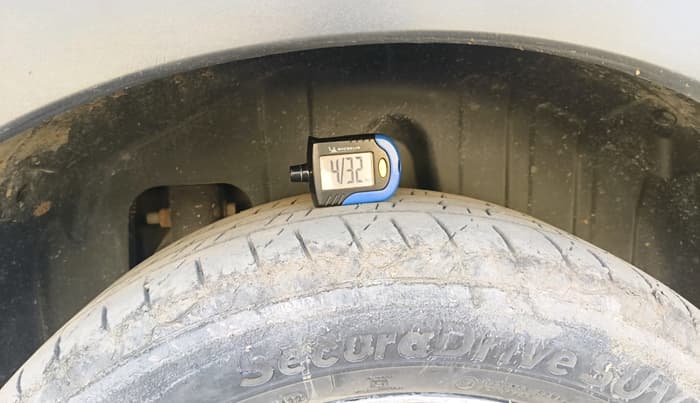 2019 Mahindra XUV300 W8 (O) 1.5 DIESEL, Diesel, Manual, 1,70,902 km, tyre