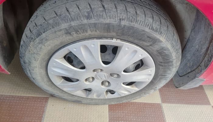 2016 Honda Brio S MT, Petrol, Manual, 30,043 km, tyre