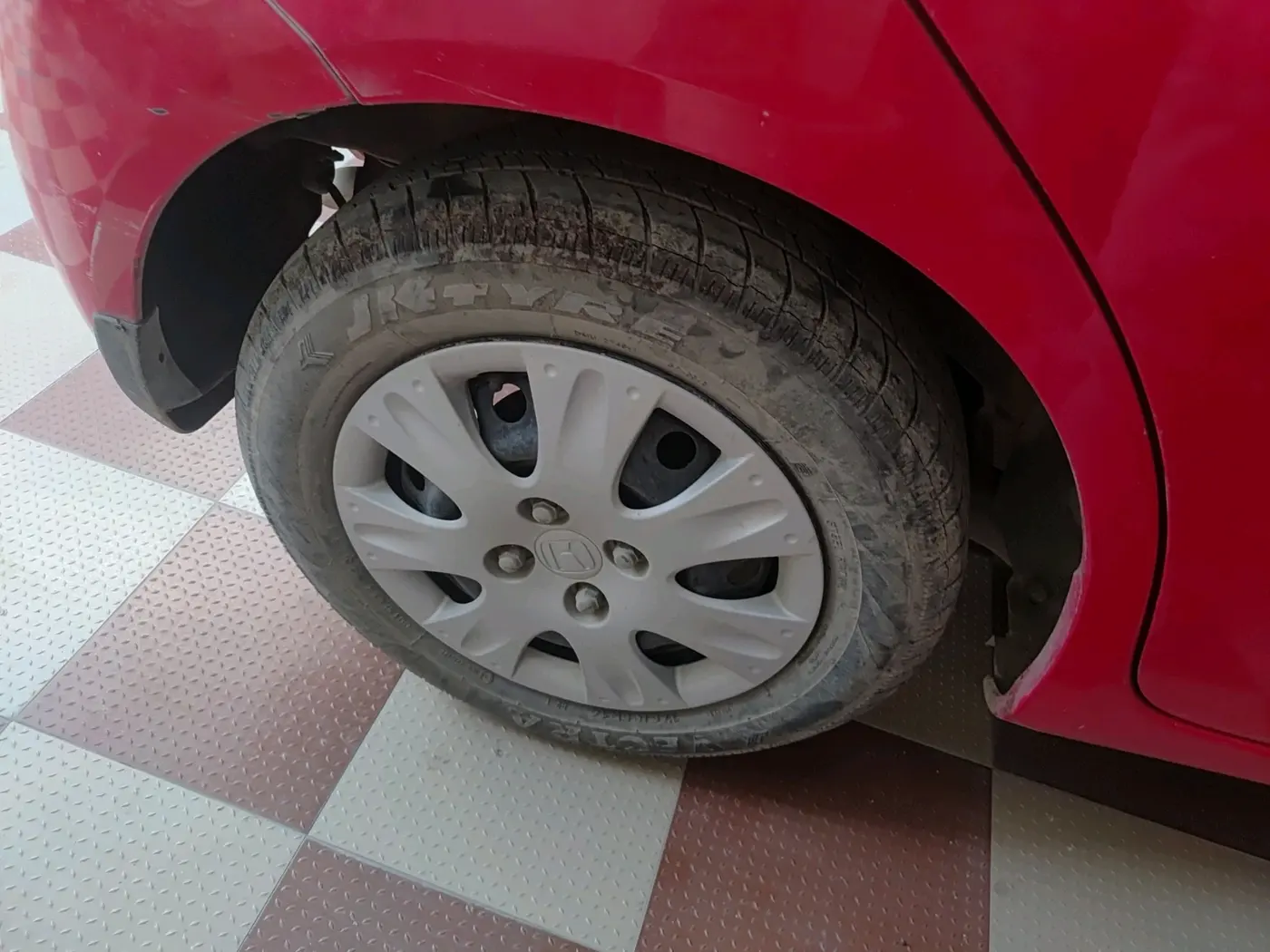 2016 Honda Brio S MT, Petrol, Manual, 30,043 km, tyre