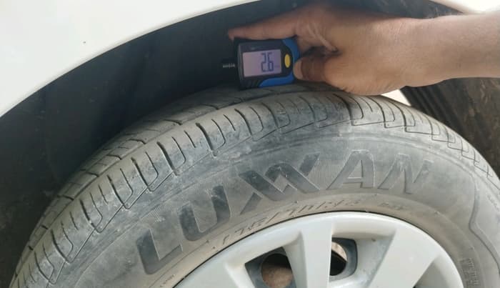 2013 Hyundai i20 MAGNA (O) 1.2, CNG, Manual, 1,89,224 km, tyre