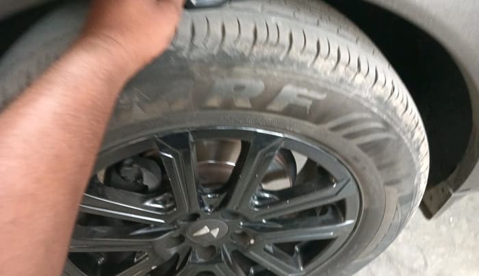 2022 Mahindra XUV700 AX 7 LUXURY D AT 7 STR, Diesel, Automatic, 1,34,070 km, tyre