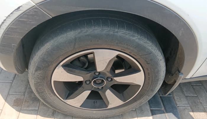 2017 Tata NEXON XZ PLUS PETROL, Petrol, Manual, 61,398 km, tyre