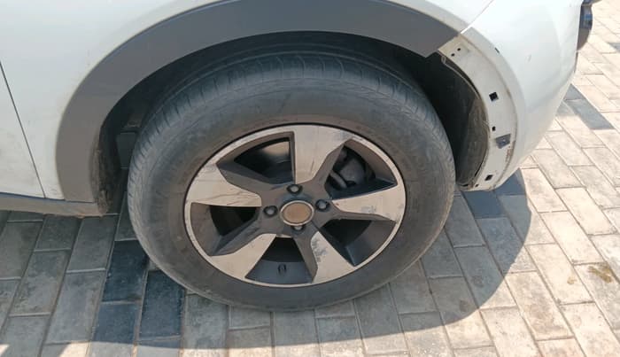 2017 Tata NEXON XZ PLUS PETROL, Petrol, Manual, 61,398 km, tyre