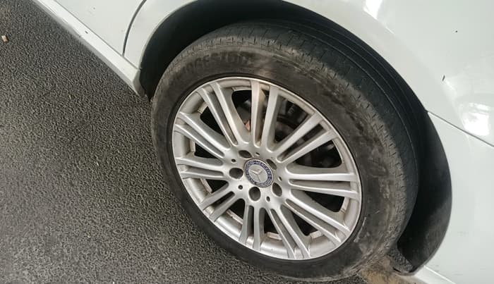 2011 Mercedes Benz E Class E 220 CDI ELEGANCE, Diesel, Automatic, 1,31,961 km, tyre