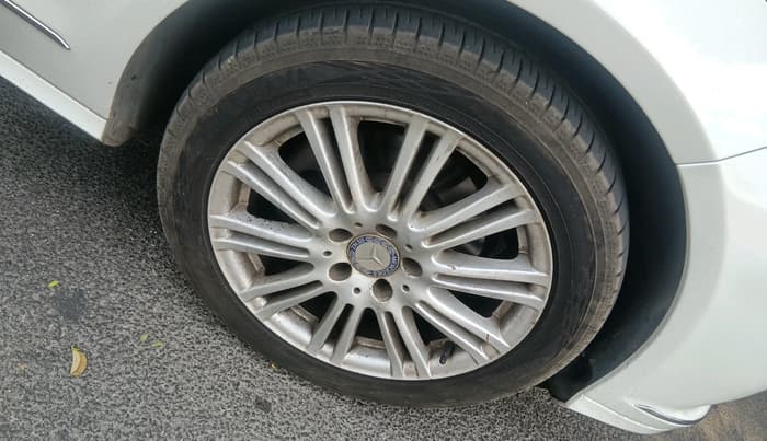 2011 Mercedes Benz E Class E 220 CDI ELEGANCE, Diesel, Automatic, 1,31,961 km, tyre