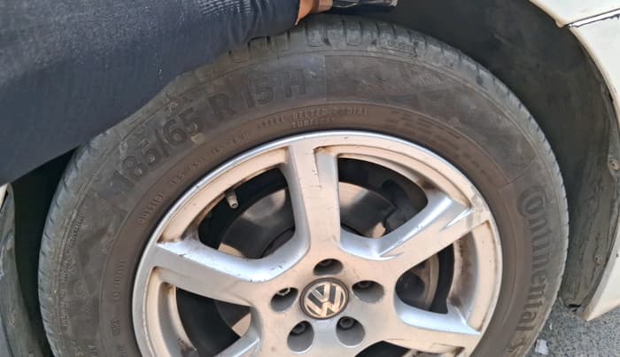2013 Volkswagen Vento HIGHLINE DIESEL 1.6, Diesel, Manual, 1,92,809 km, tyre