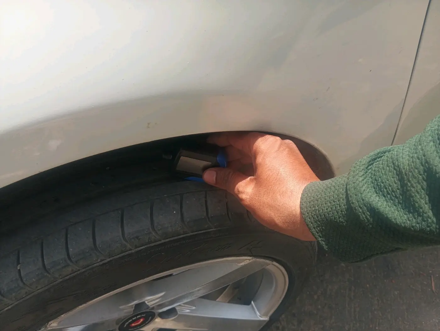2015 Maruti Swift VXI, Petrol, Manual, 1,34,902 km, tyre