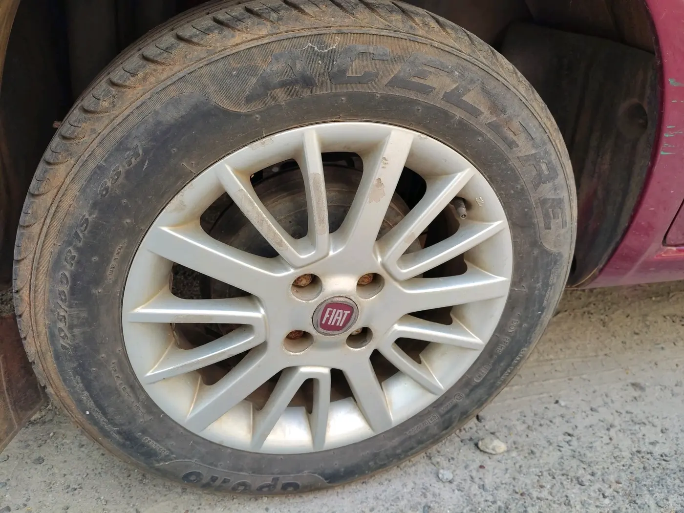 2011 Fiat Linea EMOTION 1.4, Petrol, Manual, 29,950 km, tyre