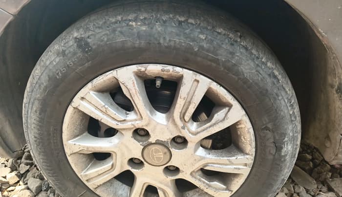 2016 Tata Tiago XZ PETROL, Petrol, Manual, 1,00,931 km, tyre