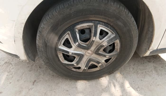 2020 Tata ALTROZ XE PETROL, Petrol, Manual, 82,084 km, tyre