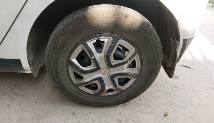 2020 Tata ALTROZ XE PETROL, Petrol, Manual, 82,084 km, tyre