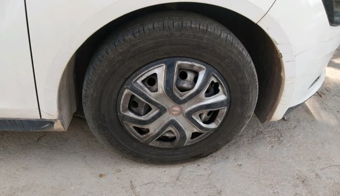 2020 Tata ALTROZ XE PETROL, Petrol, Manual, 82,084 km, tyre