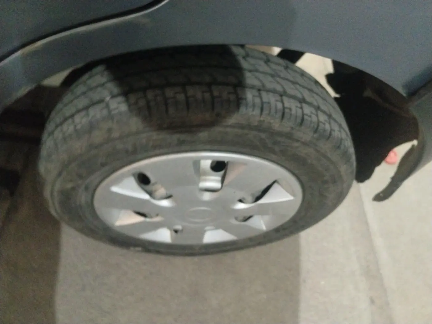 2012 Maruti Wagon R 1.0 LXI CNG, CNG, Manual, 1,10,215 km, tyre