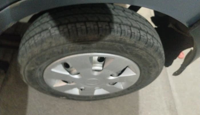 2012 Maruti Wagon R 1.0 LXI CNG, CNG, Manual, 1,10,215 km, tyre