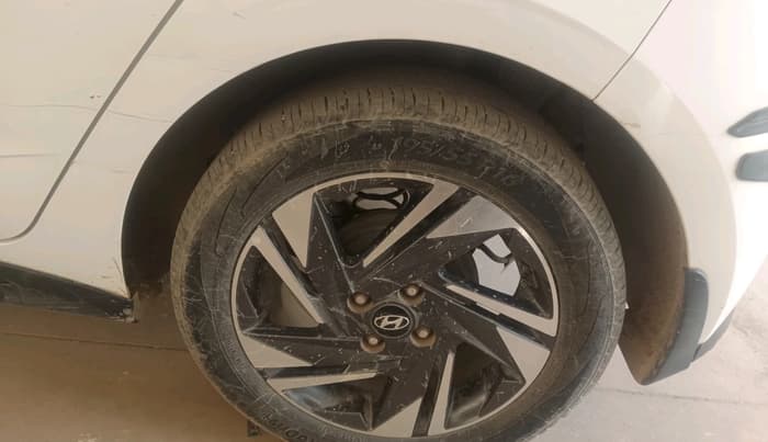 2023 Hyundai NEW I20 ASTA 1.2 MT, Petrol, Manual, 52,407 km, tyre