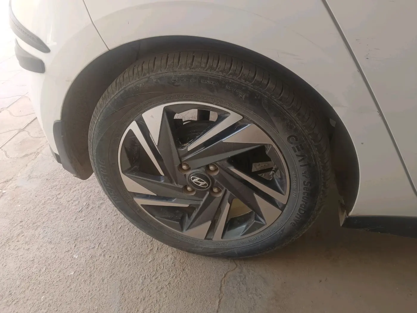 2023 Hyundai NEW I20 ASTA 1.2 MT, Petrol, Manual, 52,407 km, tyre