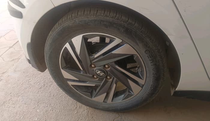 2023 Hyundai NEW I20 ASTA 1.2 MT, Petrol, Manual, 52,407 km, tyre
