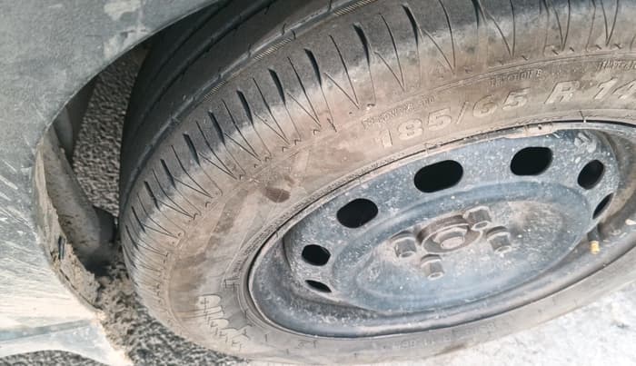 2017 Mahindra Kuv100 K4 D 6 STR, Diesel, Manual, 1,31,880 km, tyre