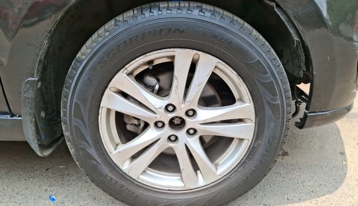 2013 Hyundai Santa Fe 2 WD, Diesel, Manual, 1,25,930 km, tyre