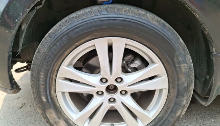 2013 Hyundai Santa Fe 2 WD, Diesel, Manual, 1,25,930 km, tyre