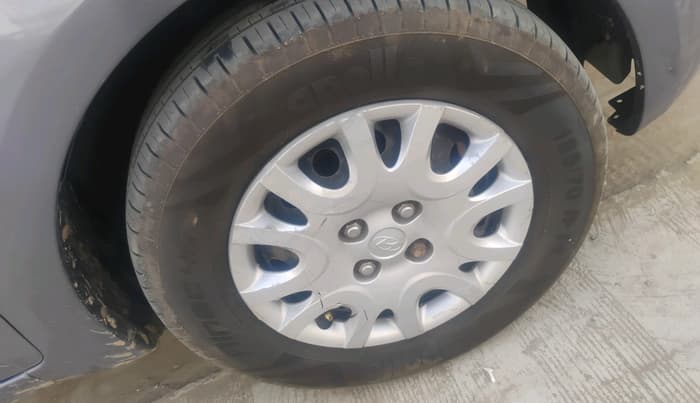 2011 Hyundai i20 MAGNA 1.2, CNG, Manual, 1,77,608 km, tyre