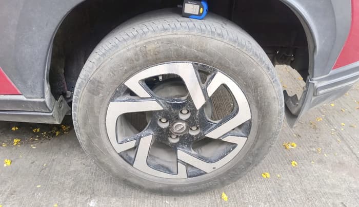 2022 Nissan MAGNITE XV PREMIUM TURBO CVT DUAL TONE, Petrol, Automatic, 20,504 km, tyre
