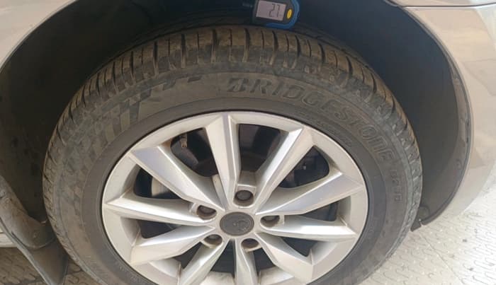 2015 Skoda Octavia STYLE PLUS AT 1.8 TSI, Petrol, Automatic, 68,055 km, tyre