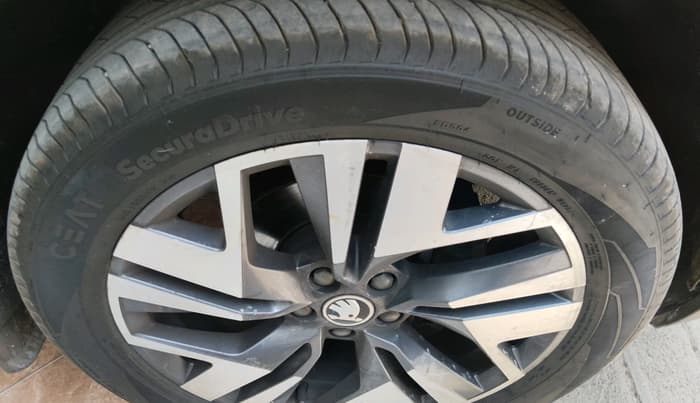 2025 Skoda Kylaq Prestige AT, Petrol, Automatic, 11,076 km, tyre