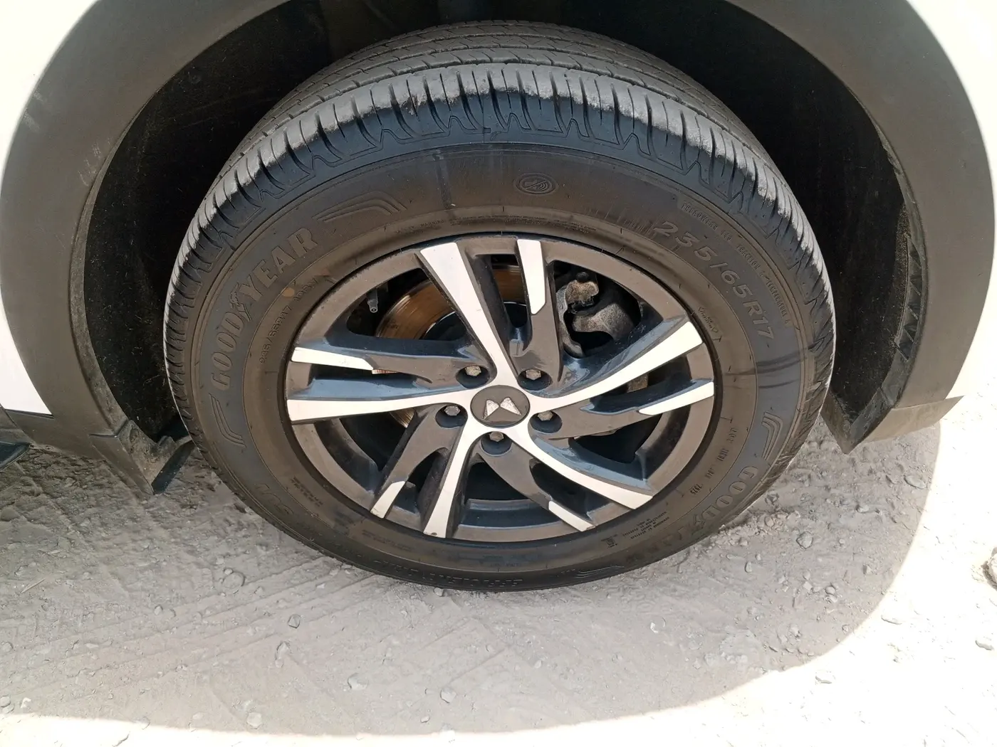 2022 Mahindra XUV700 AX 5 P MT 5 STR, Petrol, Manual, 66,972 km, tyre
