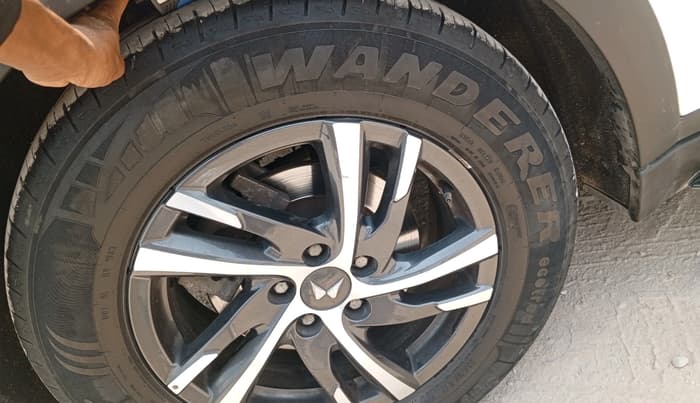 2022 Mahindra XUV700 AX 5 P MT 5 STR, Petrol, Manual, 66,972 km, tyre