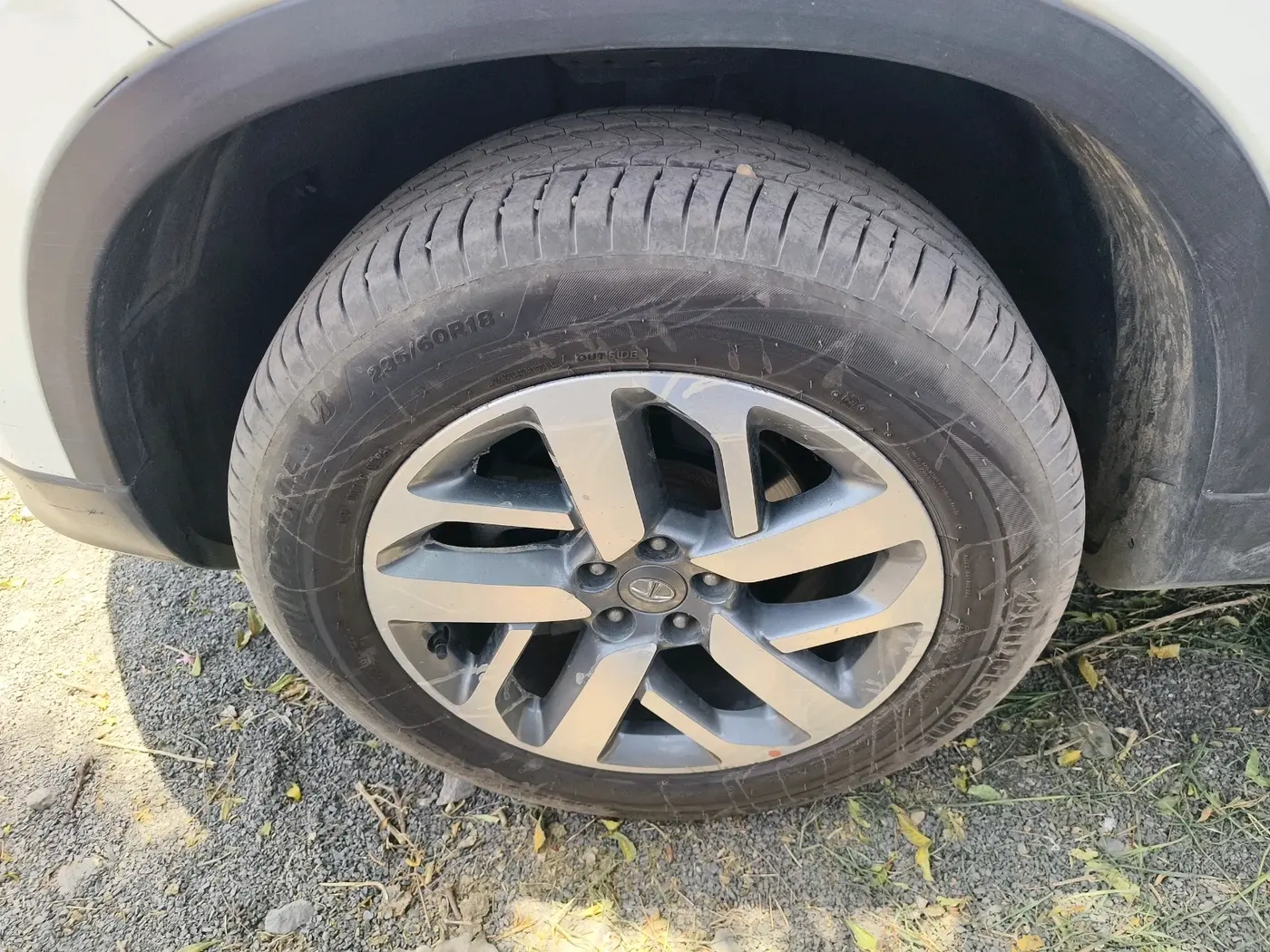 2021 Tata Safari XZA PLUS, Diesel, Automatic, 1,85,093 km, tyre