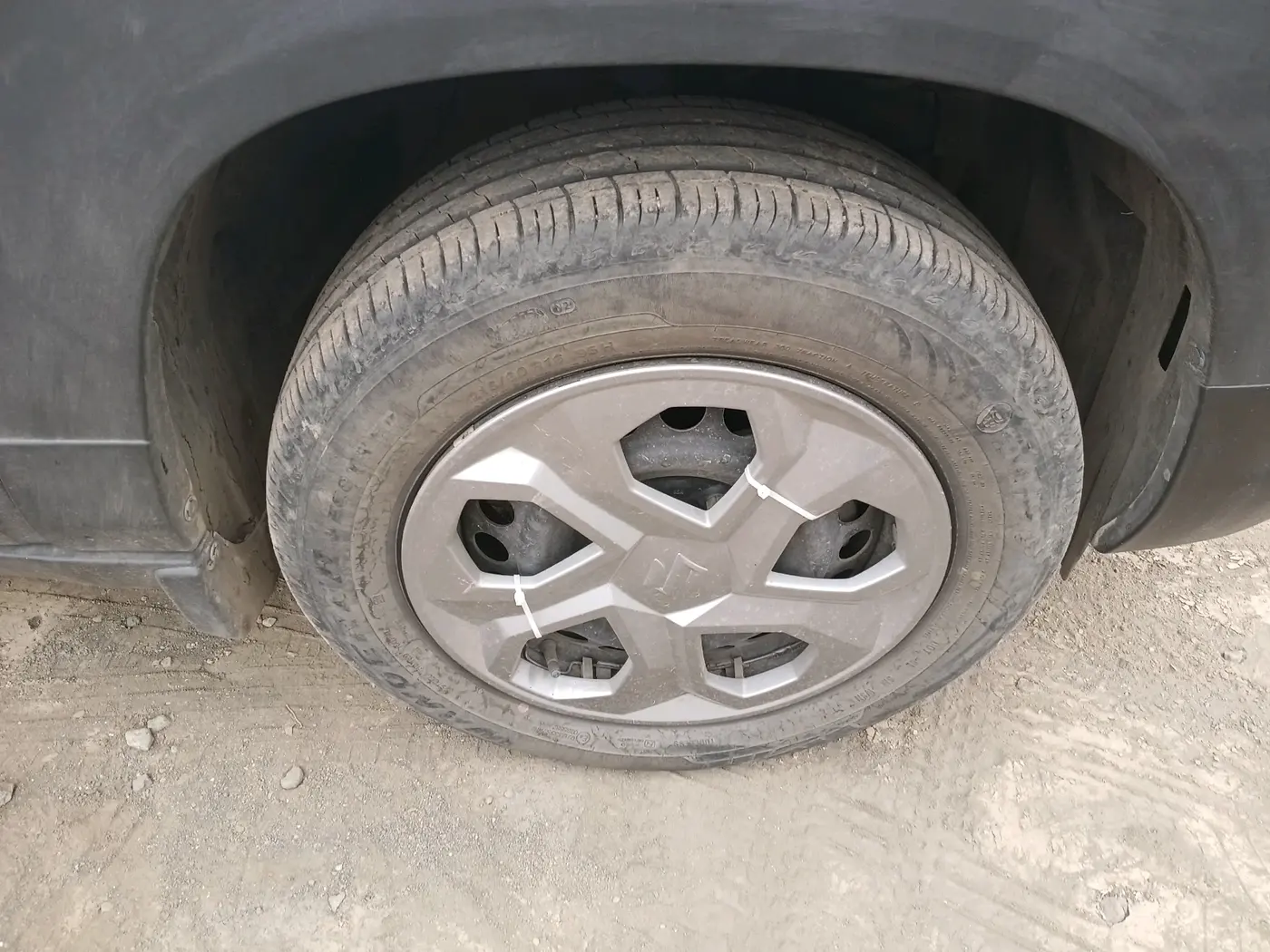 2023 Maruti BREZZA VXI, Petrol, Manual, 10,275 km, tyre