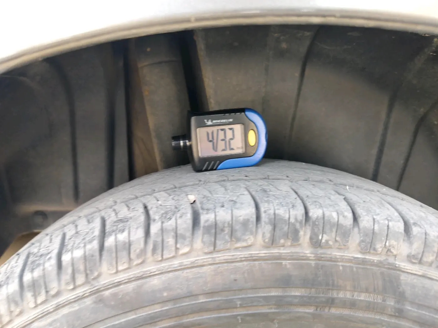 2021 Maruti Ertiga VXI CNG, CNG, Manual, 1,17,511 km, tyre