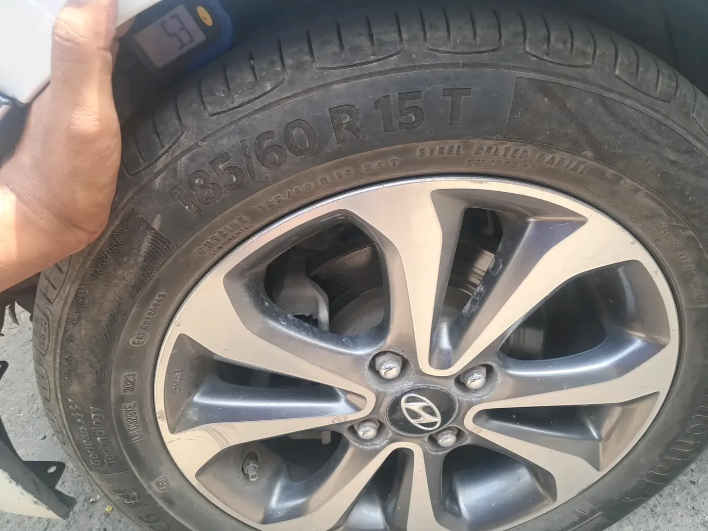 2014 Hyundai Xcent SX 1.2 (O), Petrol, Manual, 2,14,648 km, tyre