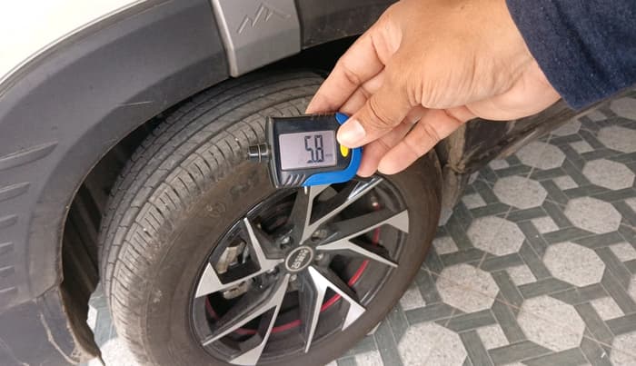 2025 Maruti BREZZA VXI, Petrol, Manual, 7,900 km, tyre