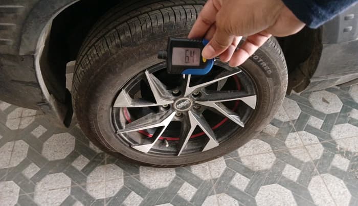 2025 Maruti BREZZA VXI, Petrol, Manual, 7,900 km, tyre