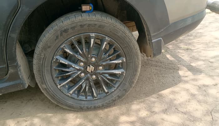 2021 Maruti XL6 ALPHA MT, Petrol, Manual, 2,96,117 km, tyre