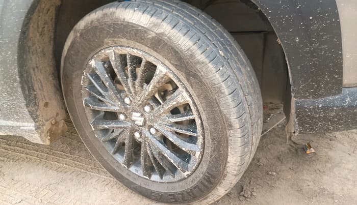 2021 Maruti XL6 ALPHA MT, Petrol, Manual, 2,96,117 km, tyre