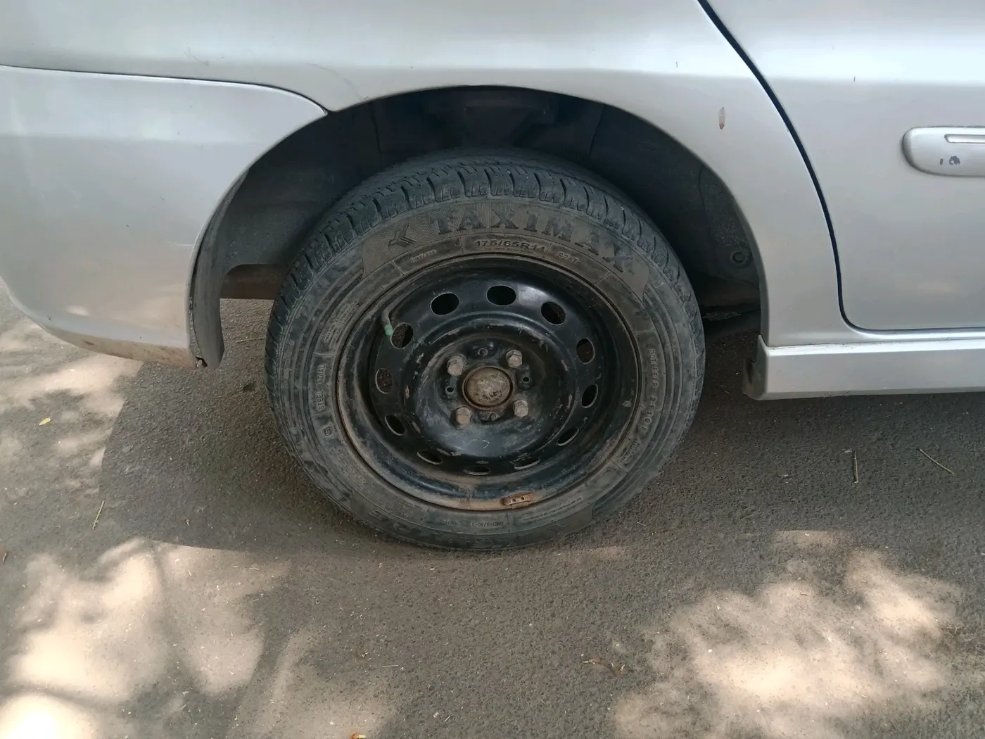 2011 Tata Indigo ECS LX CR4, Diesel, Manual, 1,17,914 km, tyre