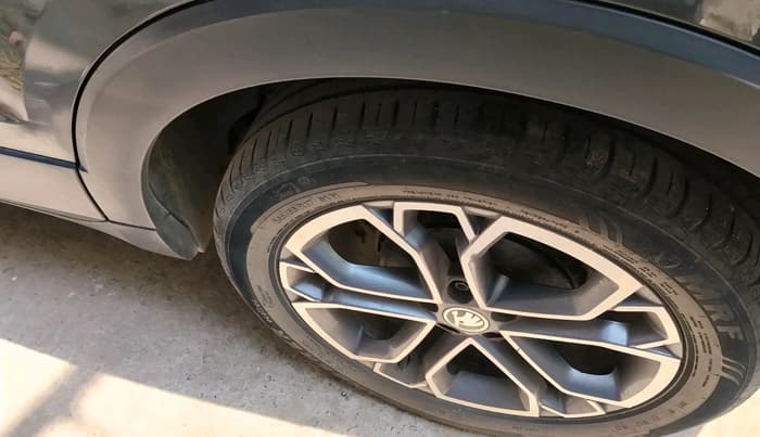 2022 Skoda KUSHAQ STYLE 1.0L TSI AT, Petrol, Automatic, 1,07,379 km, tyre