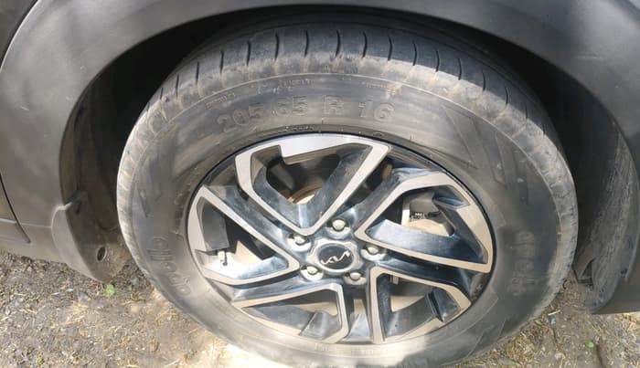 2022 KIA CARENS LUXURY PLUS 1.5 DIESEL 7 STR, Diesel, Manual, 1,17,400 km, tyre