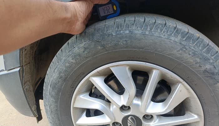 2016 Mahindra Kuv100 K8 6 STR, Petrol, Manual, 88,050 km, tyre